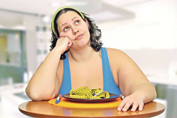 gehiegizko pisua duen emakume batek pisua gal dezake dietarik egin gabe