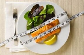 Arraina entsalada proteina dieta batean pisua galtzeko